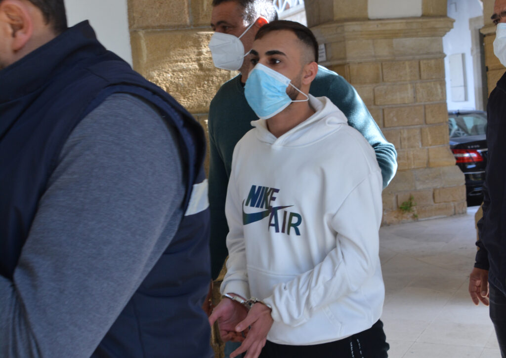 Evinde bulunan uyuşturucuyu satamadan yakalandı