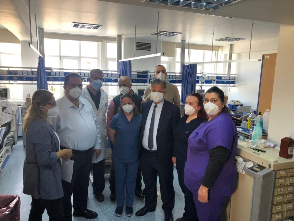 Sağlık Bakanı Pilli, Yoğun Bakım doktor ve hemşireleriyle görüştü