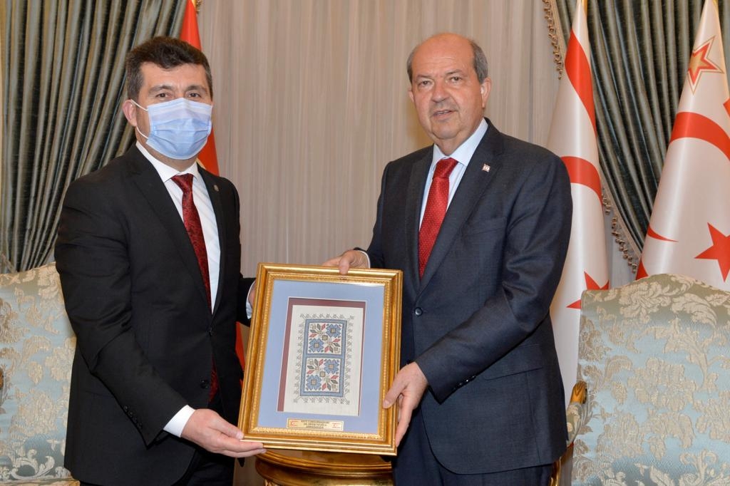 “Kıbrıs’ta egemen eşit iki halk vardır, egemenlikten asla vazgeçmeyeceğiz”