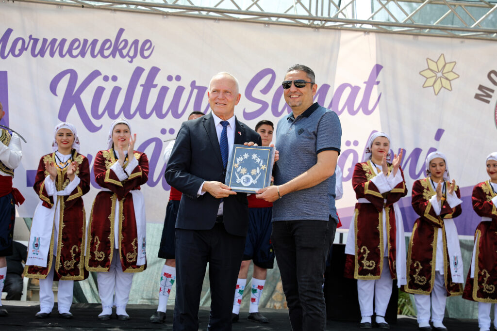 “Bu toprakları vatan yapan şehitlerimize borcumuz, daha çok çalışarak ve üreterek ödenebilir”