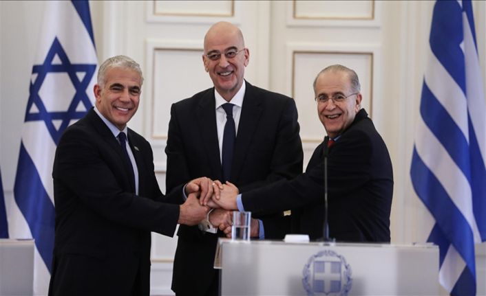 Kasulidis, Dendias ve Lapid Atina’da üçlü görüşme gerçekleştirdi