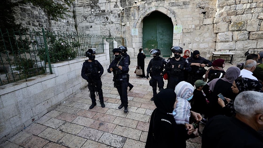 İsrail polisi, baskın düzenlediği Mescid-i Aksa’dan çekildi