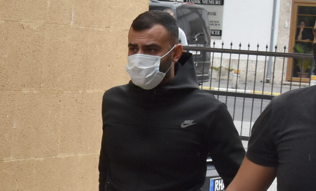 Mutfak kapısından girip televizyonu çaldılar