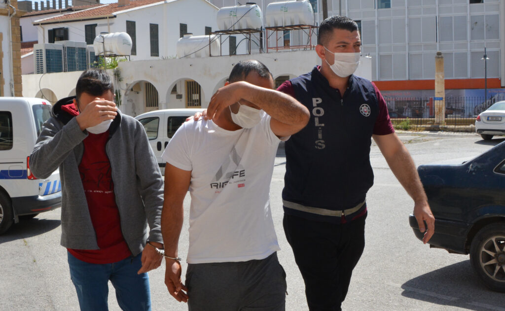 İnşaattan malzeme çalıp hurdacıya sattılar