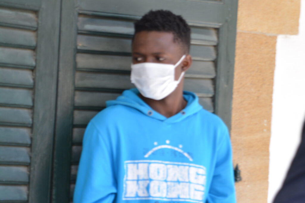 Taksiciye sahte dolar verdi!