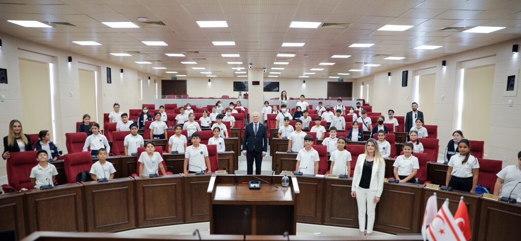 “Çocuklar bizlerin geleceğidir, büyüklerin mutluluk kaynağıdır”