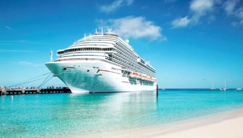 Ay. Napa marinası ilk kruvaziyer gemisini karşılıyor