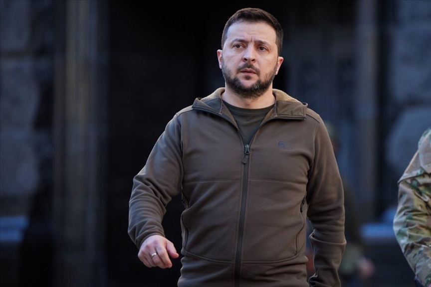 Ukrayna Devlet Başkanı Zelenskiy, Donetsk bölgesindeki birlikleri ziyaret etti