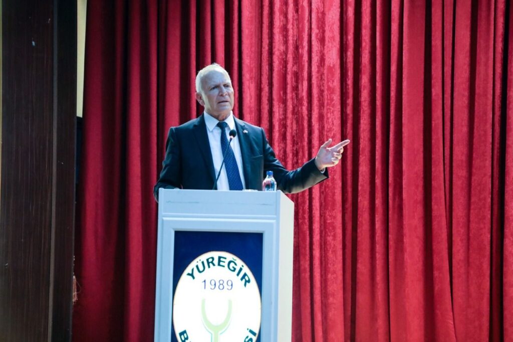 Töre: “Cumhuriyetten vazgeçmek tek kelime ile hainliktir”