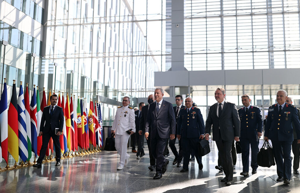 TC Milli Savunma Bakanı Akar, NATO Karargahı’na geldi