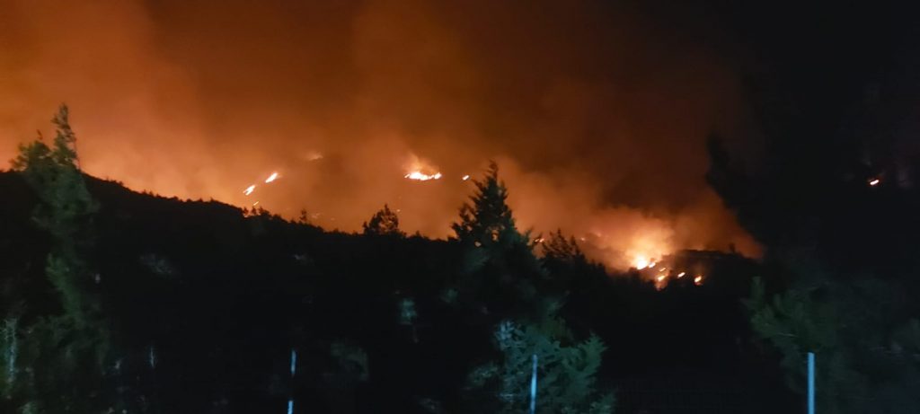 Yangın yeniden alevlendi, hızla yayılıyor!