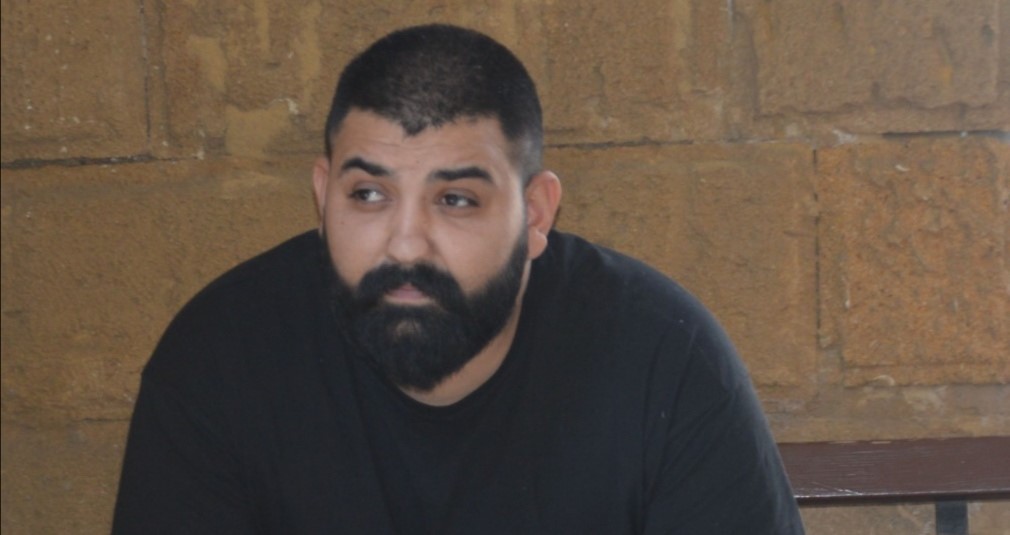 Aracın önünü kesip bıçakla tehdit etti!