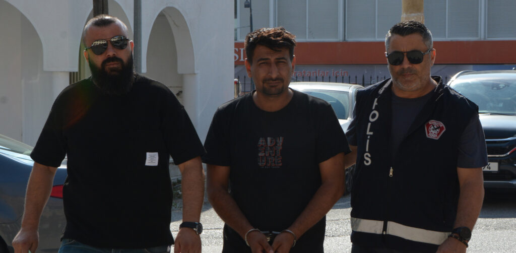 Araç içerisinde 169 adet eski eser ele geçirildi