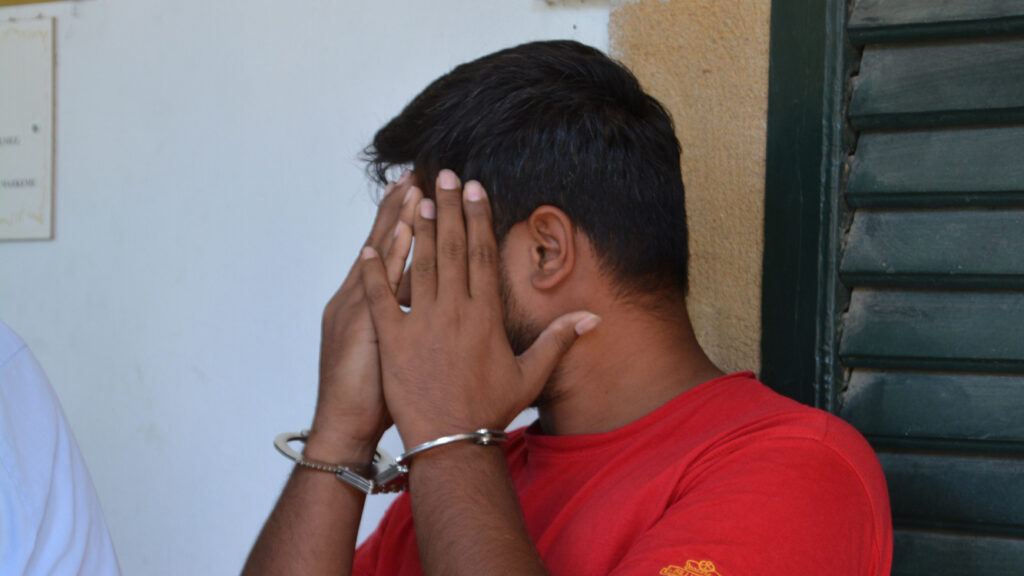 3 ayrı eve girip sadece birinden çaldı