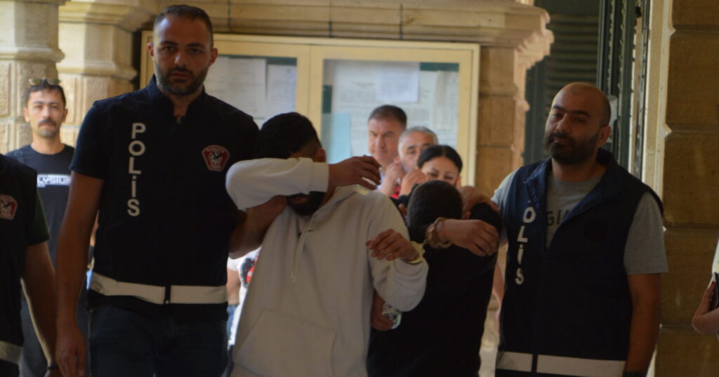 Uyuşturucuyu moloz yığınlarının arasına gizlediler