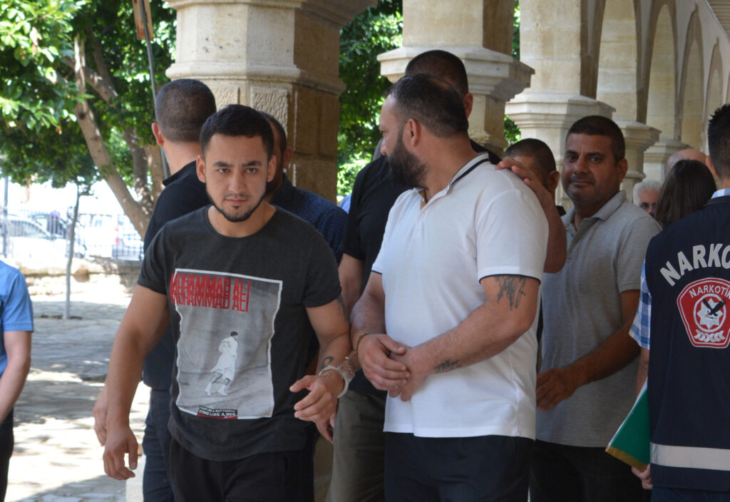 Araçlarında silah bulunduran sanıklar yeniden mahkemeye çıkarıldı