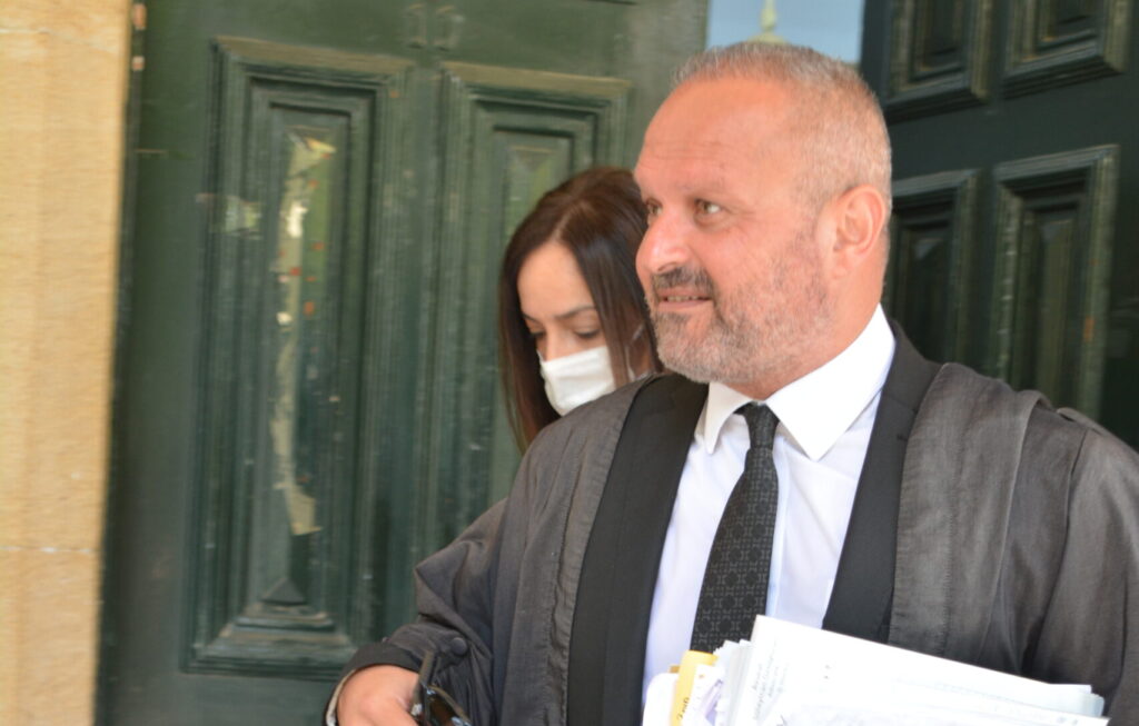 Evrakta sahtecilik yapan banka çalışanı teminatla serbest