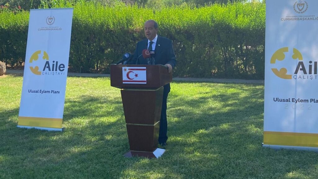 “Eğitim müfredatını birkaç farklı yere hizmet edenlere bırakamayız”