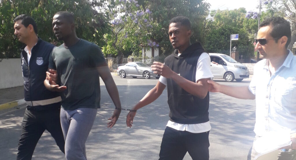 Sahte Türkiye vizesiyle çıkış yaptılar