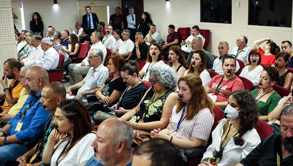 Zorlu Töre’den gazetecilere müdahale!