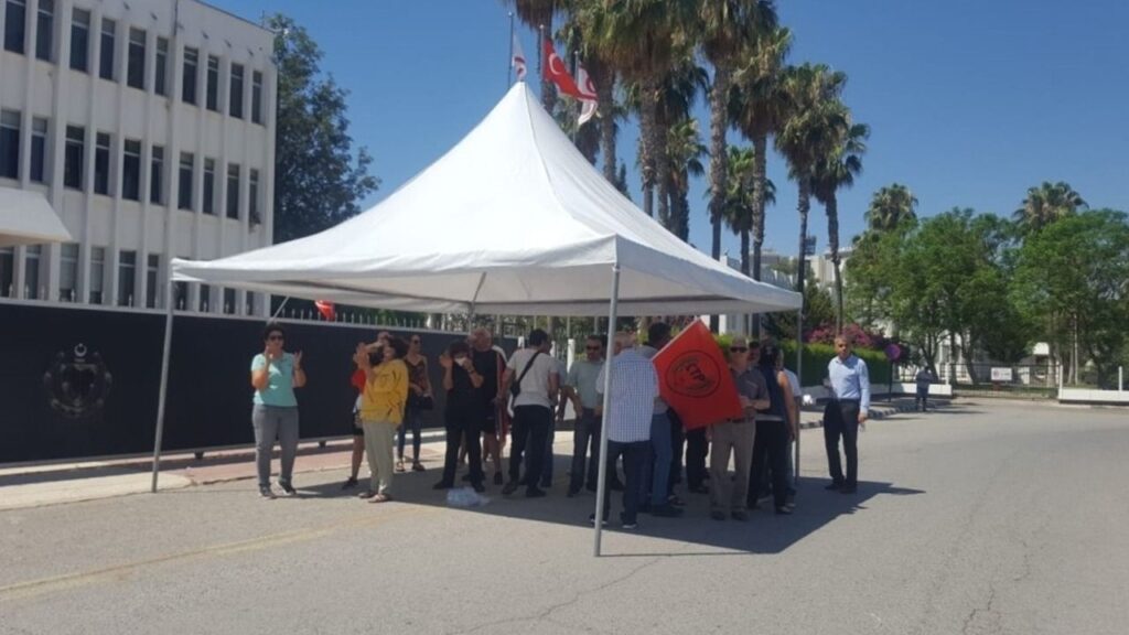 CTP Başbakanlık önünde çadır kurdu