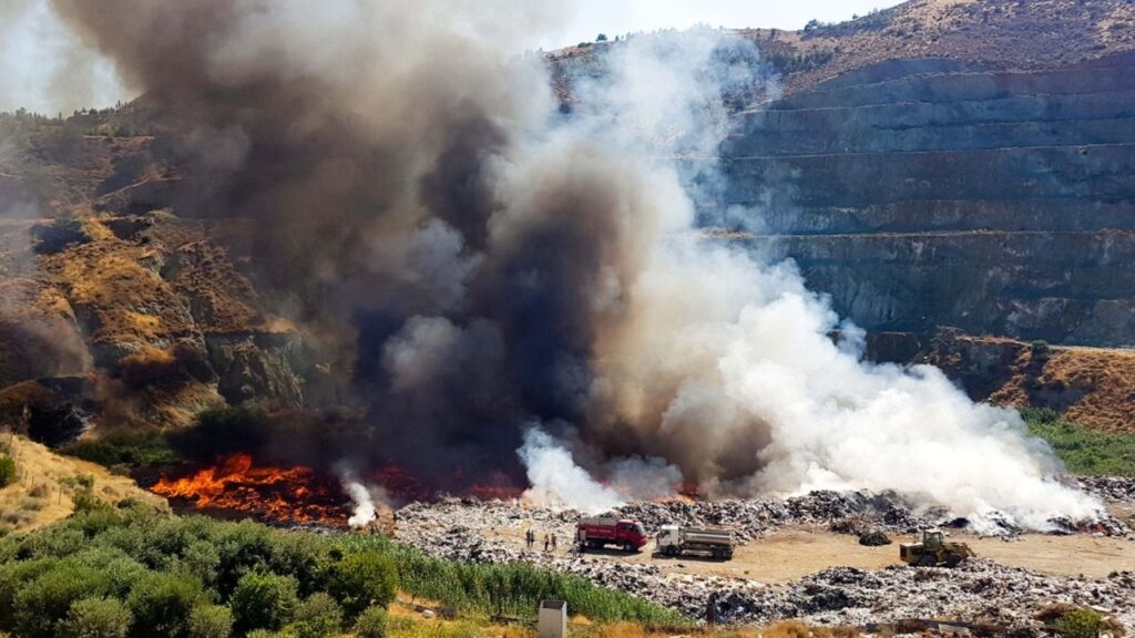 Lefke çöplüğündeki yangın için kriz masası oluşturulması çağrısı