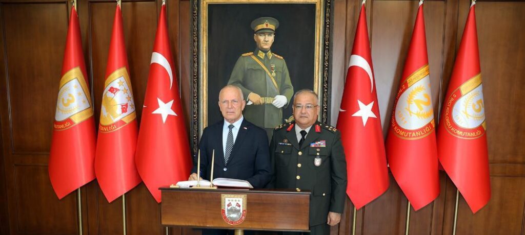 Töre, İstanbul’da 1.Ordu Komutanlığı’nı ziyaret etti