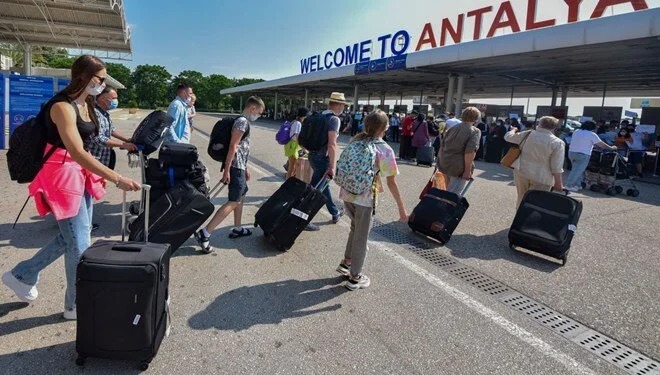 Türkiye’ye 6 ayda 16,4 milyon turist geldi