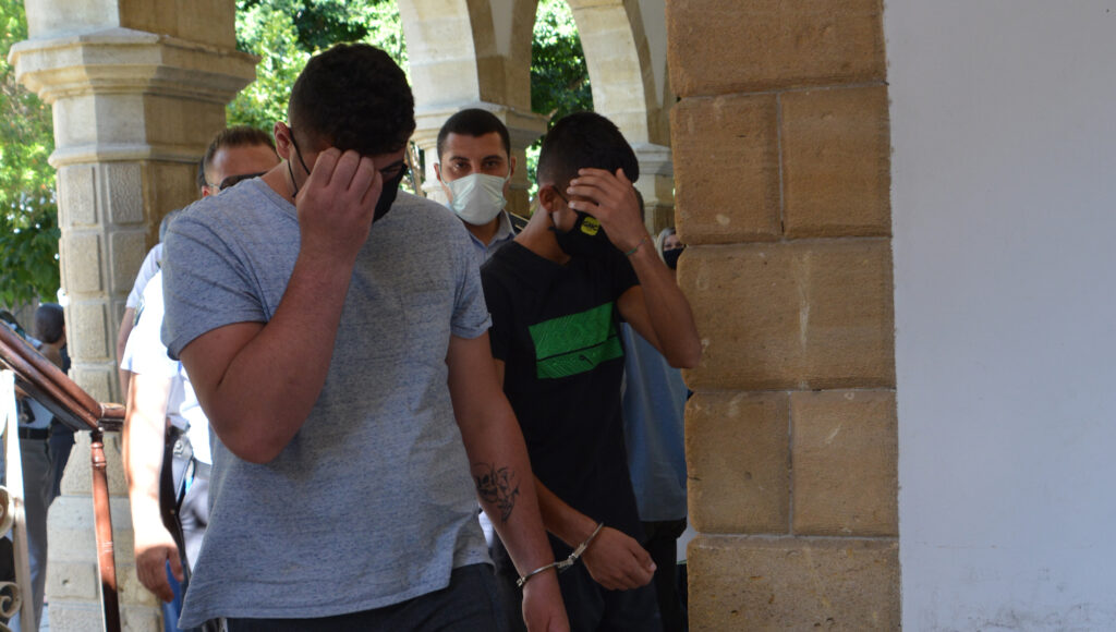 18 yaşında iki hırsız bir evi soydu