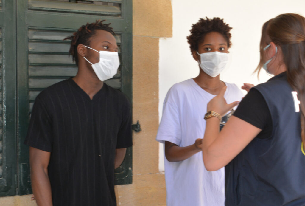 Ülkemizde kaçak yaşayan iki kişi cezaevine gönderildi