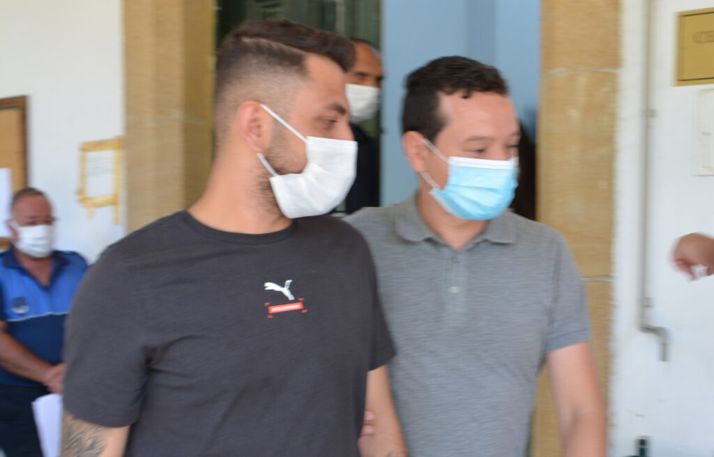 Çalıştığı iş yerinden 20 adet telefon çaldı