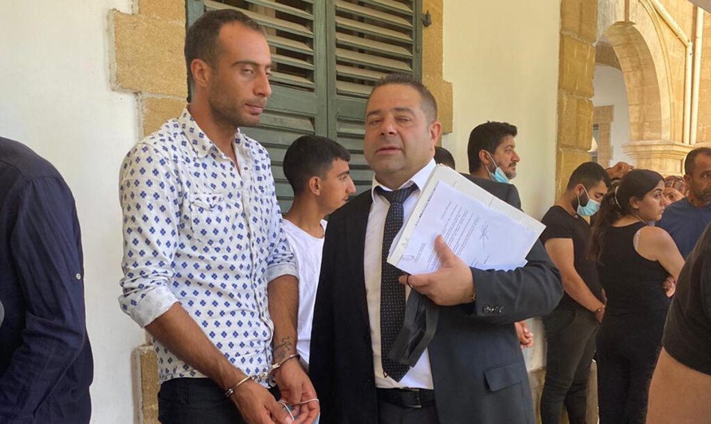 Sahte evrak düzenleyip oğlunu kaçırdı!