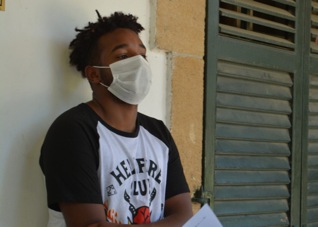 Ülkede kaçak durumundayken hırsızlık yaptı