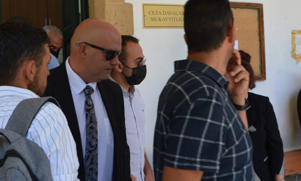 Ev partisinde kadına tecavüz!