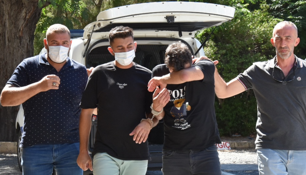 Hırsızlık ve dolandırıcılık çetesi tutuklu yargılanıyor