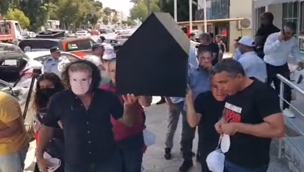 Tabutlu, maskeli asgari ücret eylemi!