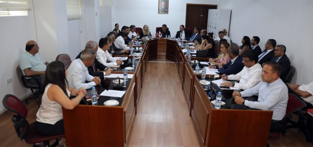 Tartışmalı belediyeler reformu oy çokluğuyla komiteden geçti