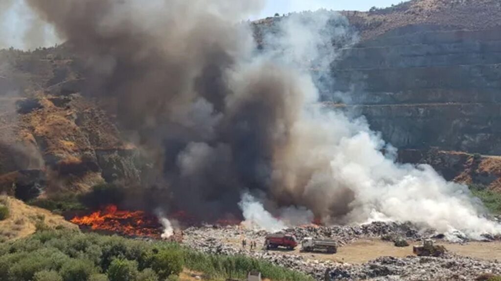 Lefke çöplüğündeki yangın sürüyor