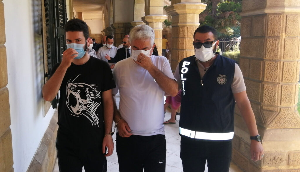 Yasadışı para getiren baba ve oğlu cezaevine gönderildi