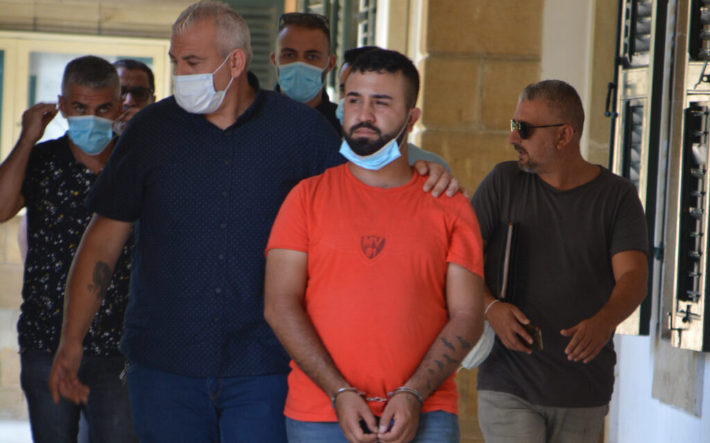 Şüpheli şahısların üzerinden uyuşturucu çıktı