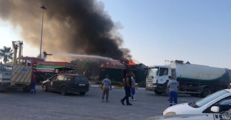 Yeniboğaziçi Belediyesi Plajı’nda yangın!