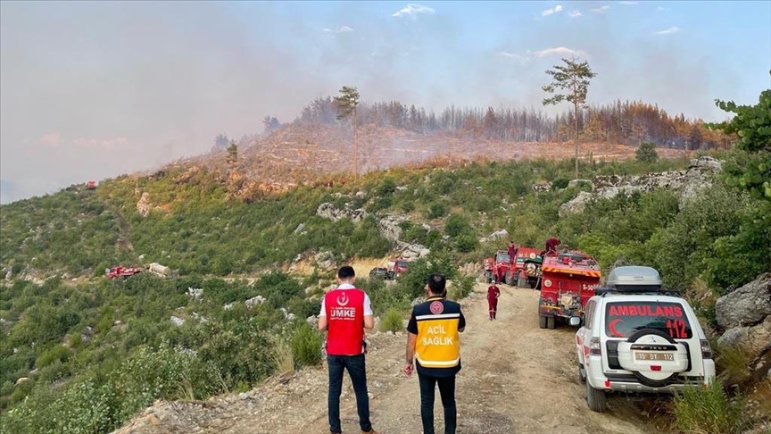 Burdur’daki orman yangınına havadan ve karadan müdahale sürüyor
