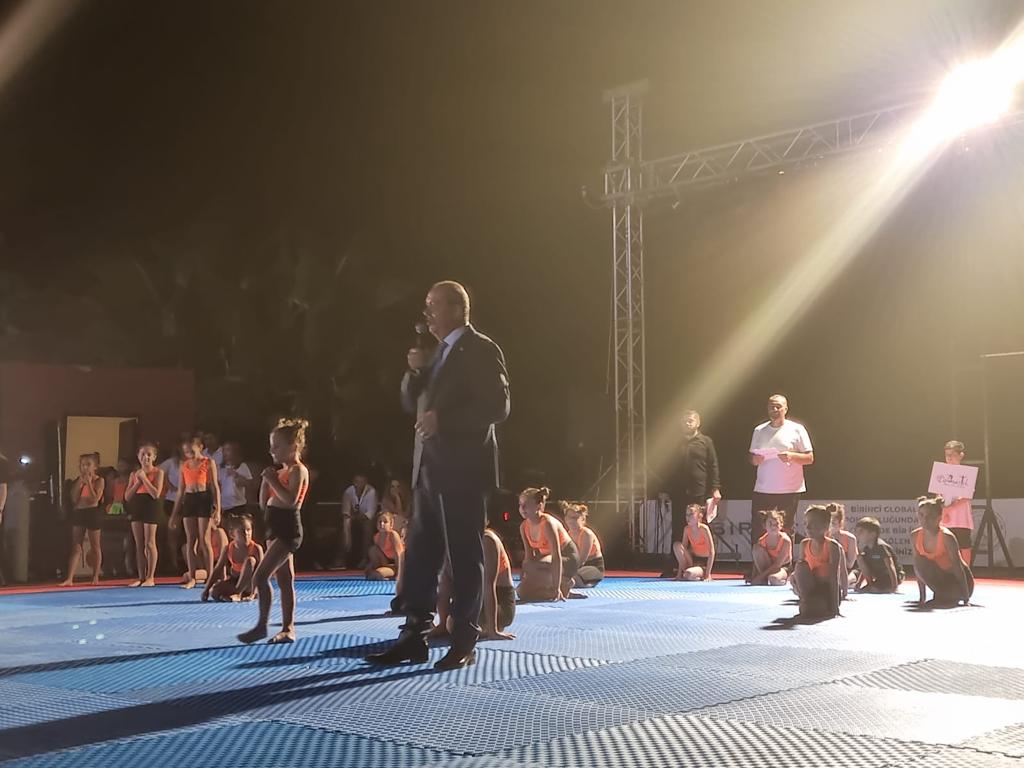 “Sporcularımız, çağ dışı ambargolara rağmen her dalda büyük başarılar elde etmektedir”