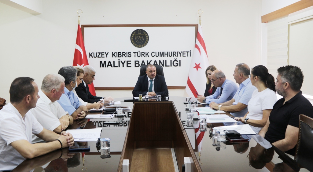 “Üretim sektörleri el üstünde tutulmalı”