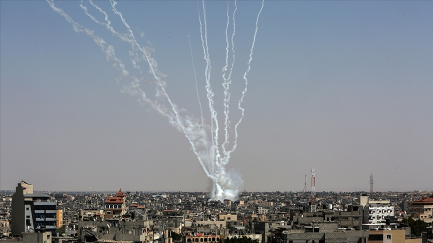 İsrail, abluka altındaki Gazze’ye hava saldırılarına devam etti