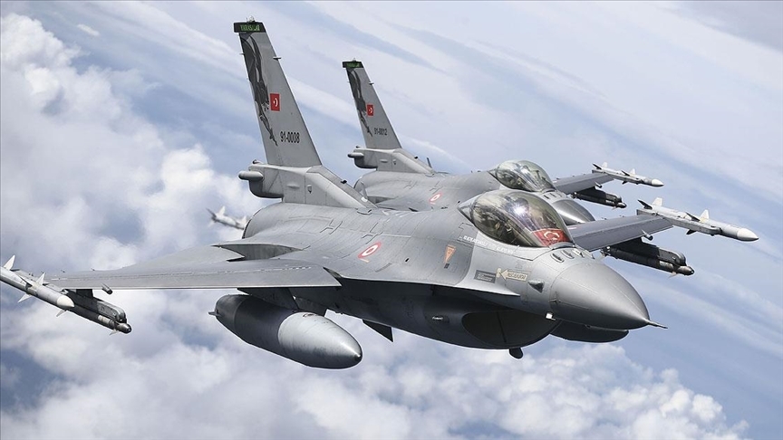 Türk F-16’larını Yunan uçakları yine taciz etti