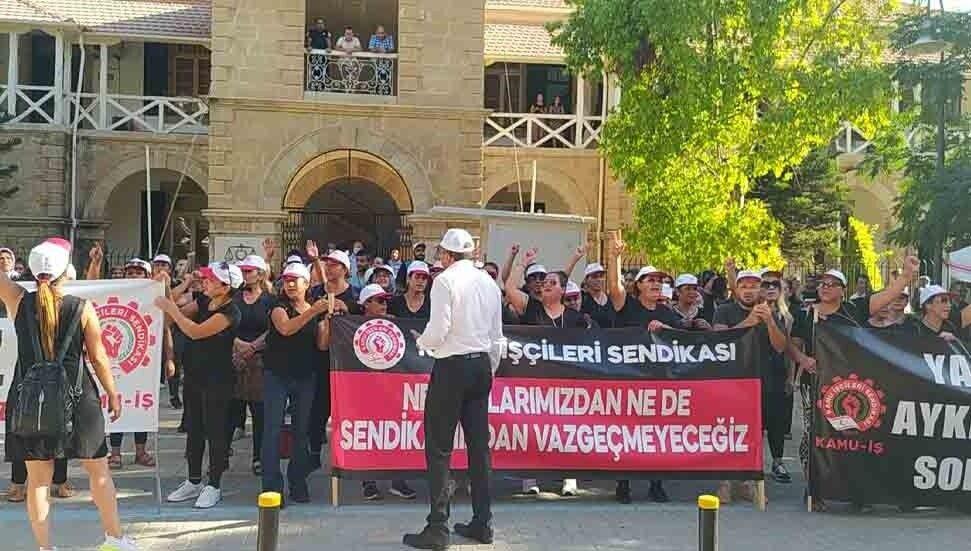 Kamu-İş uyarı grevine başladı