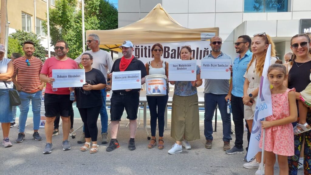 “Bakanlık, okullara sadece boya gönderiyor”