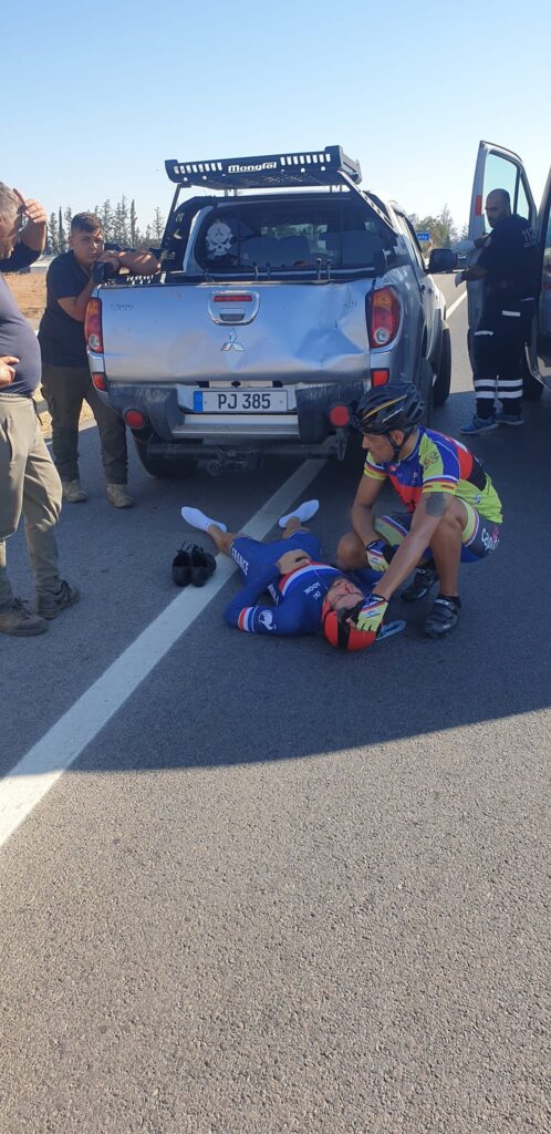 Bisiklet sporcusu kaza geçirdi!