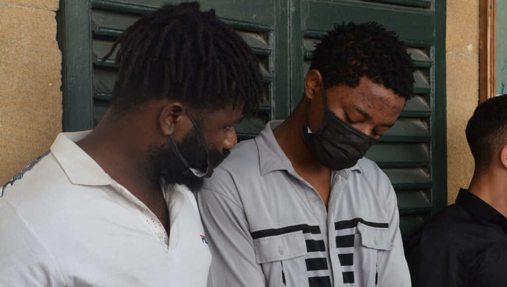 İnternet için birbirlerini bıçakladılar, tutuksuz yargılanacaklar